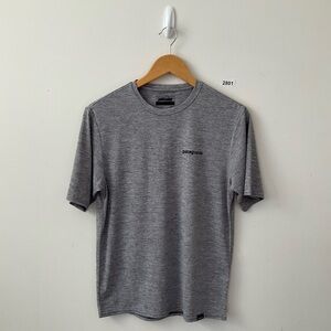 Patagonia Athletic Shirt Men’s XS Gray Lightweight Short Sleeves